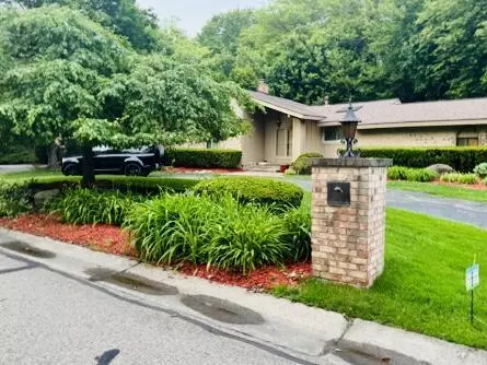 28902 Creek Bend Drive, Farmington Hills, MI 48331