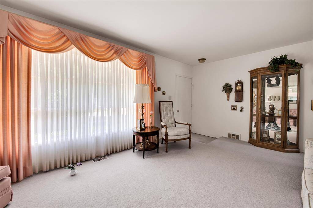 Livonia, MI 48154,36738 Roycroft Street