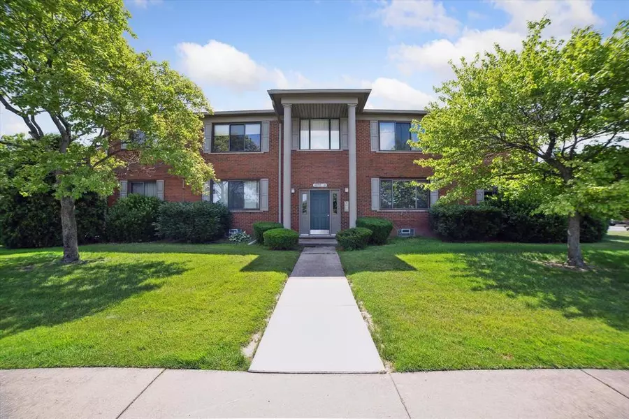 32708 Harper Avenue 5, St. Clair Shores, MI 48082