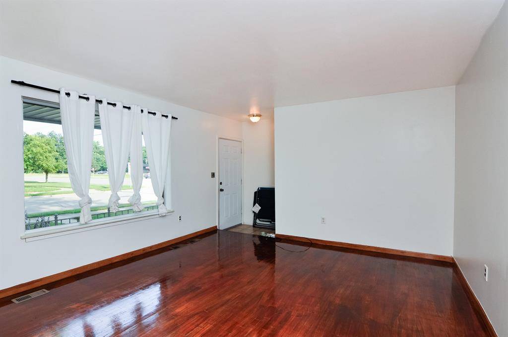 Plymouth Twp, MI 48170,8807 Tavistock Dr.