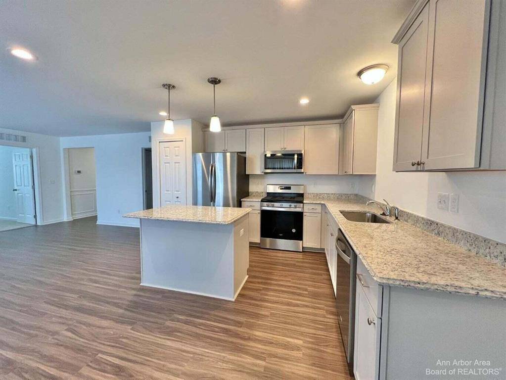10284 Swan Lake Circle, Ypsilanti Twp, MI 48197