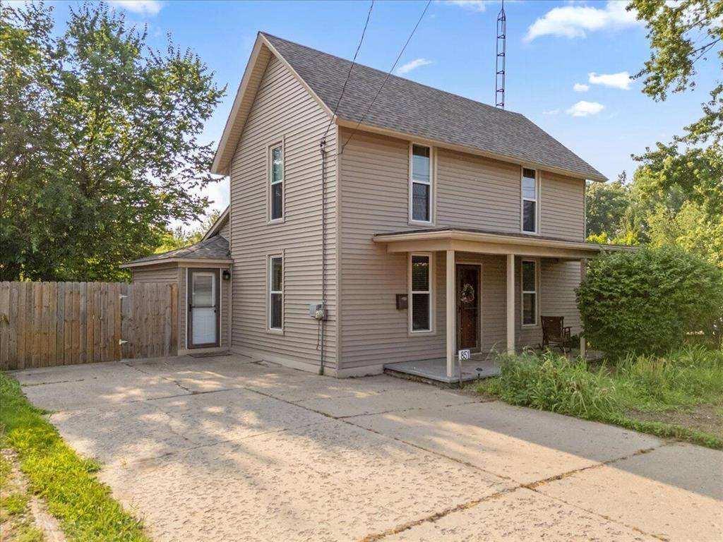 851 N Leroy Street, Fenton, MI 48430