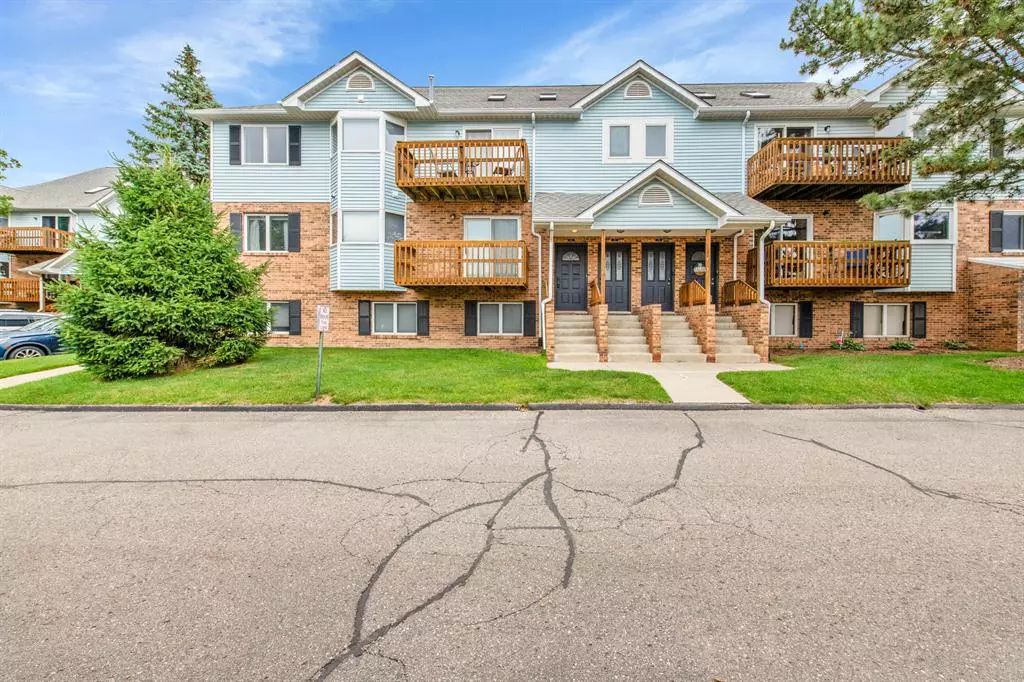 Plymouth, MI 48170,221 Pinewood Circle