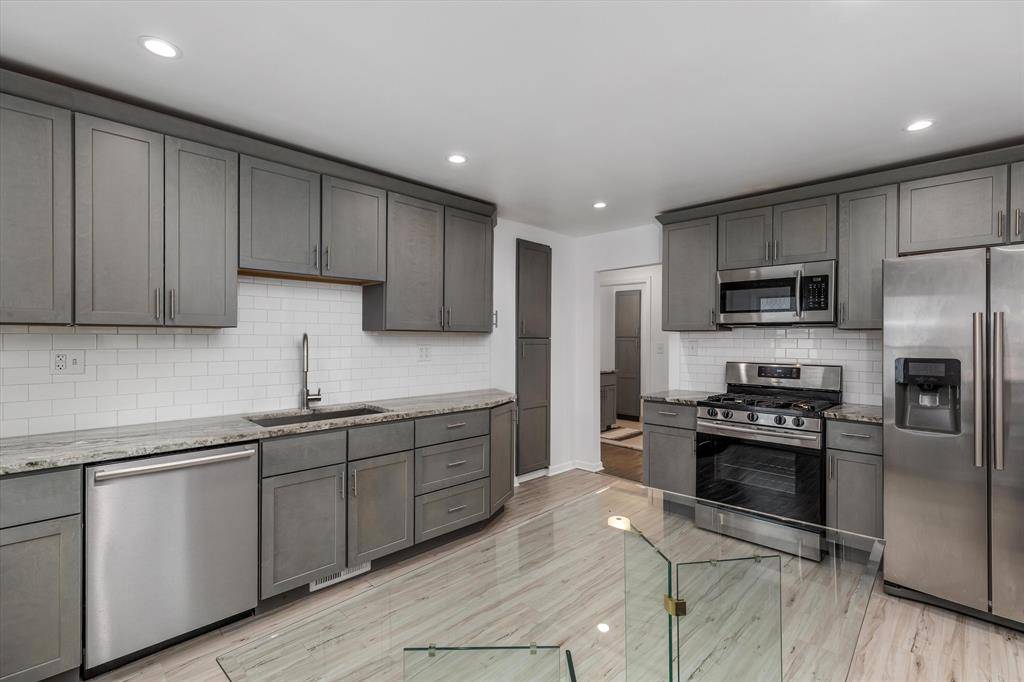 Southfield, MI 48033,21560 Poinciana Street