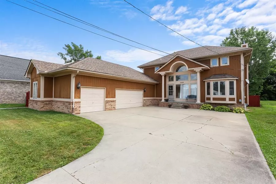 32424 Robeson Street, St. Clair Shores, MI 48082