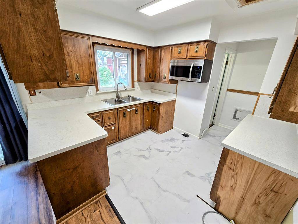 Warren, MI 48093,27751 Palomino Avenue