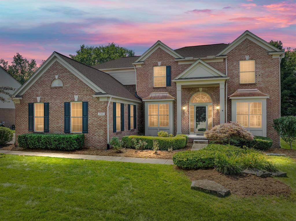 1700 Covington Woods Lane, Lake Orion Twp, MI 48360