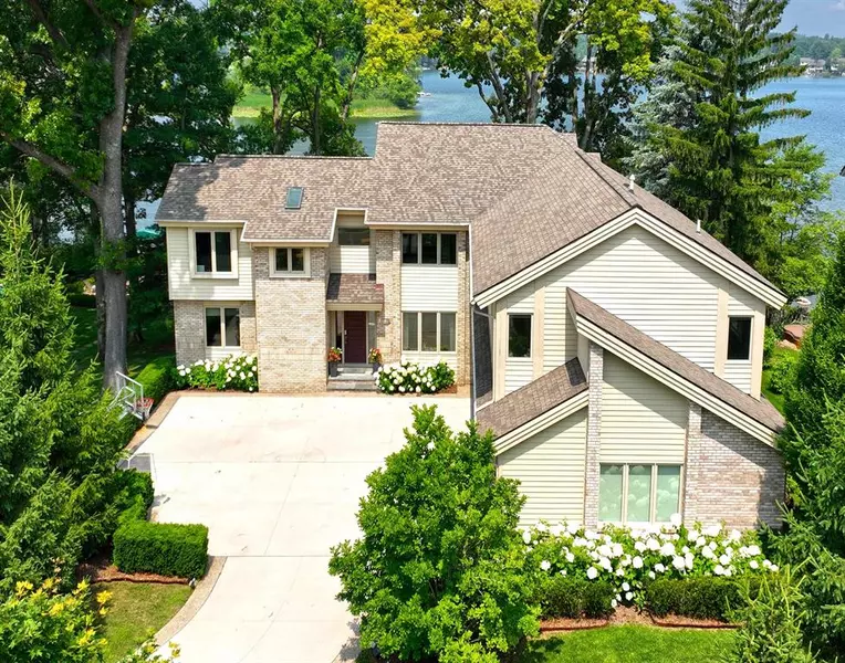 2380 Galaxy Way, Lake Orion Twp, MI 48360