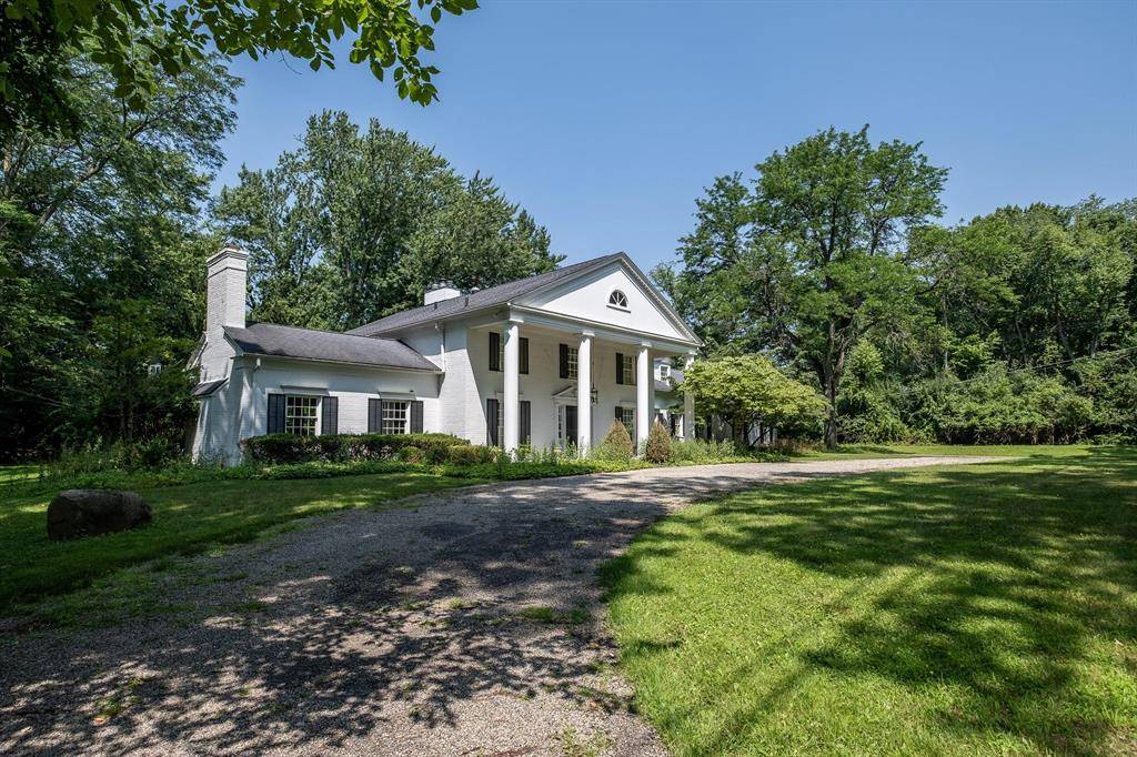 31677 Mountain View Road, Franklin Vlg, MI 48025
