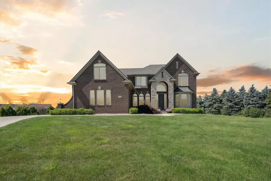 48391 sherwood Drive, Plymouth Twp, MI 48170