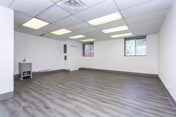 Southfield, MI 48034,25140 Lahser Road 102