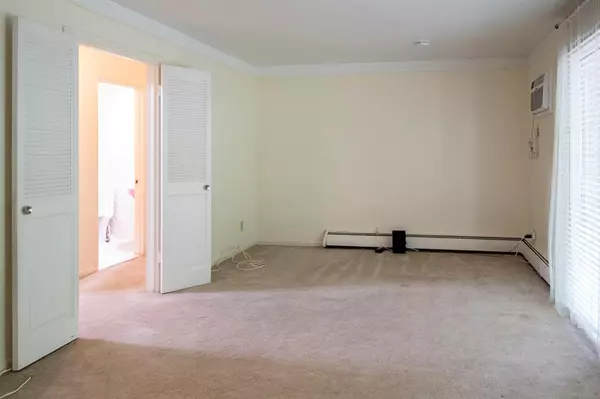 Ann Arbor, MI 48105,1245 Island Drive 102