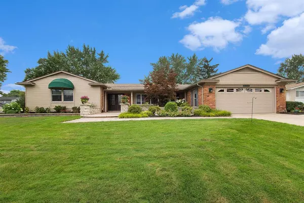 Farmington Hills, MI 48336,25847 Castlereigh Drive
