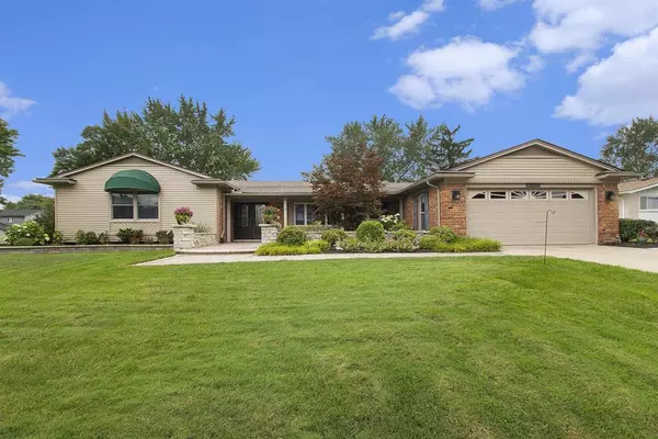 Farmington Hills, MI 48336,25847 Castlereigh Drive