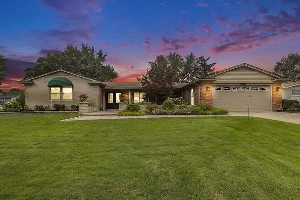 25847 Castlereigh Drive, Farmington Hills, MI 48336