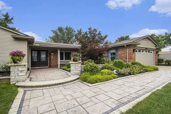 Farmington Hills, MI 48336,25847 Castlereigh Drive