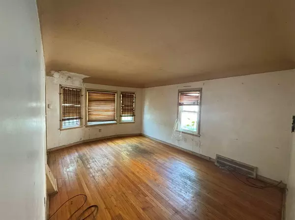Detroit, MI 48219,19320 Grandville Avenue