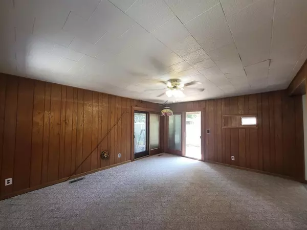 Allen Park, MI 48101,15282 Regina Avenue