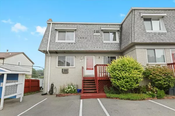 124 Ladd Road, Walled Lake, MI 48390