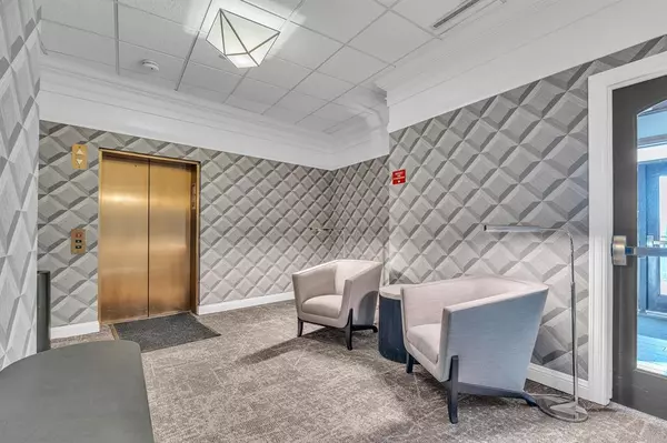 Plymouth, MI 48170,801 W Ann Arbor Trail 306