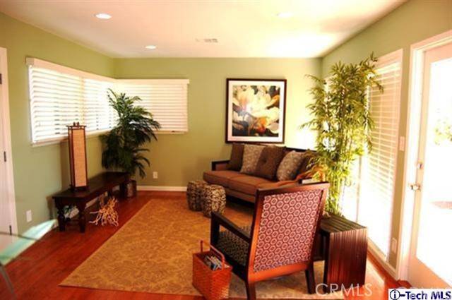 Arleta, CA 91331,9333 Gullo