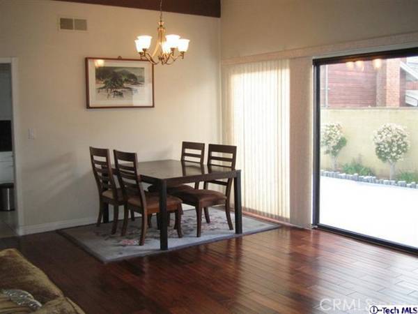 La Crescenta, CA 91214,2526 Olive