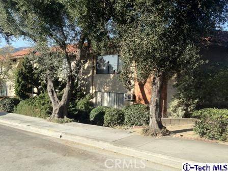 La Crescenta, CA 91214,3907 La Crescenta #211