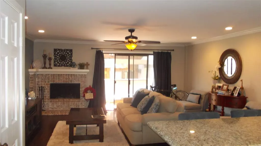 8870 Villa La Jolla Drive #202, La Jolla, CA 92037