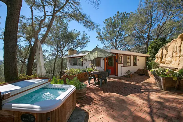 Del Mar, CA 92014,461 Hidden Pines Lane