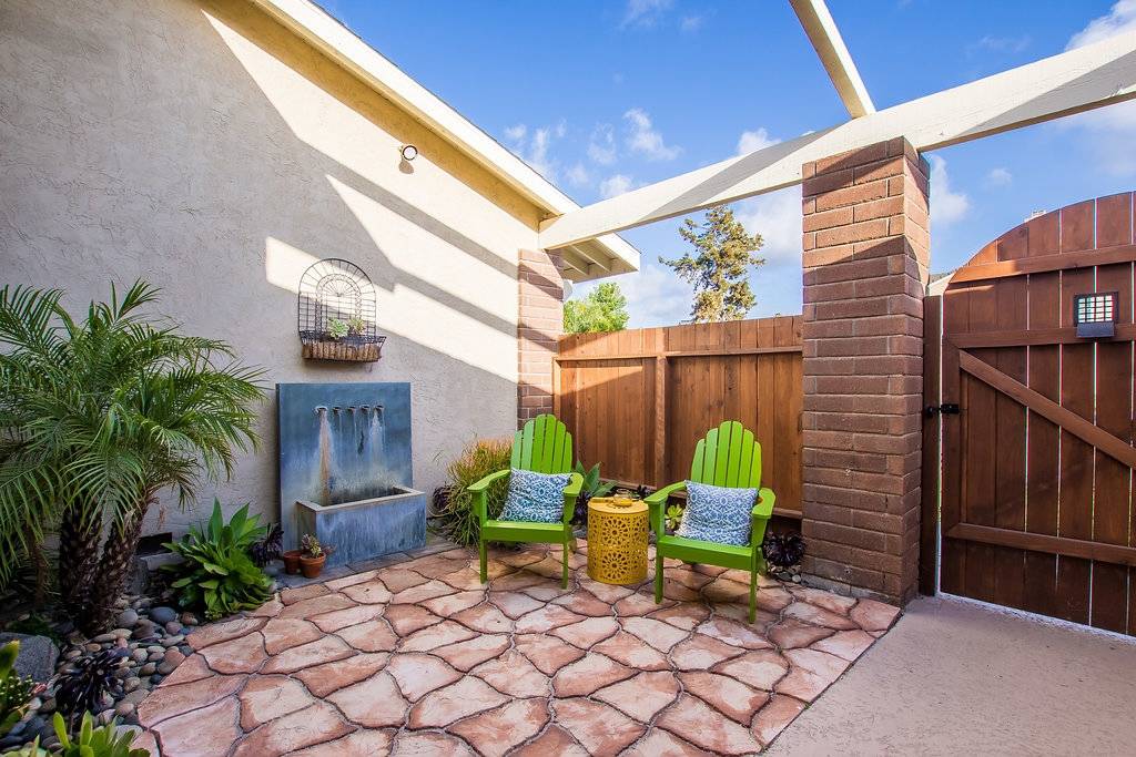 Carlsbad, CA 92009,2802 Luciernaga St