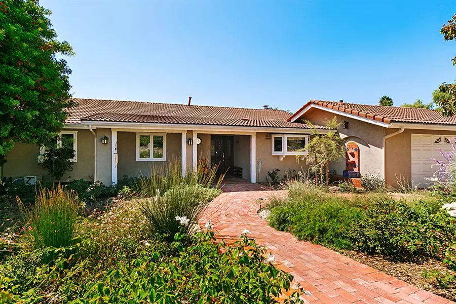 949 Pepper Tree Lane, Fallbrook, CA 92028