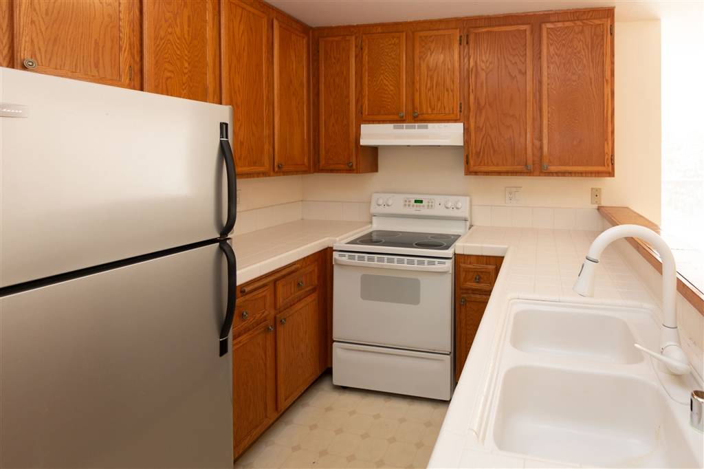 Carlsbad, CA 92009,3517 Caminito Sierra #302