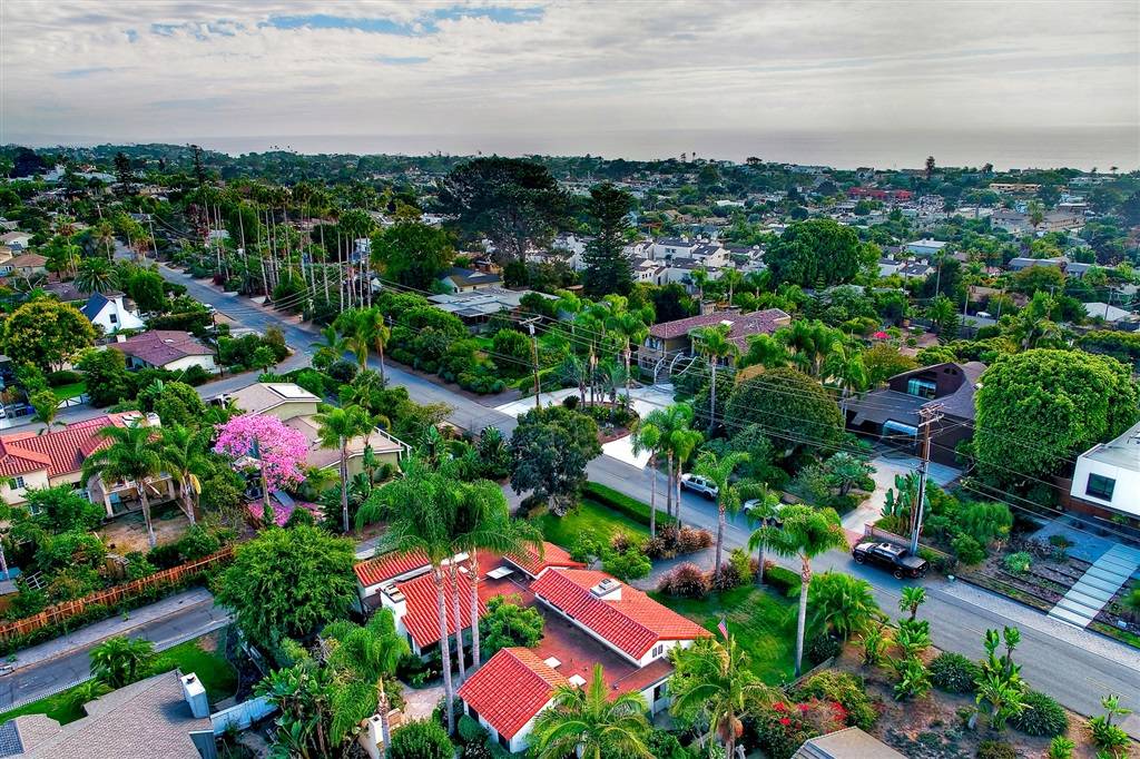Encinitas, CA 92024,1043 Hymettus Ave