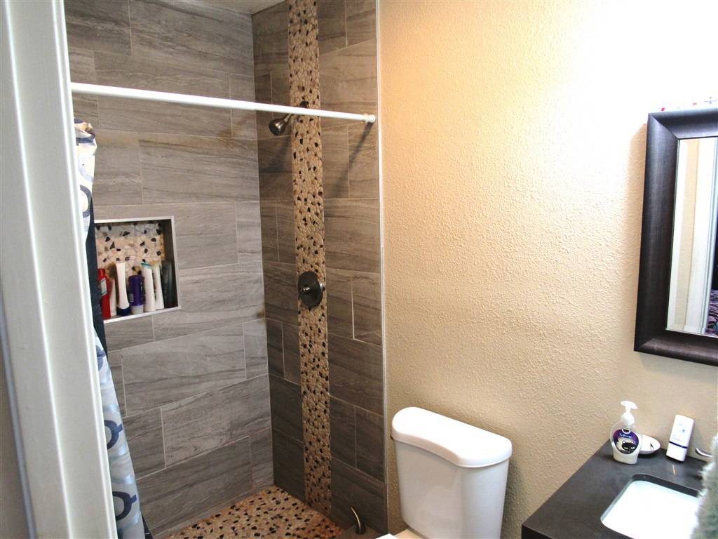 Vista, CA 92083,943 Swallow Dr.