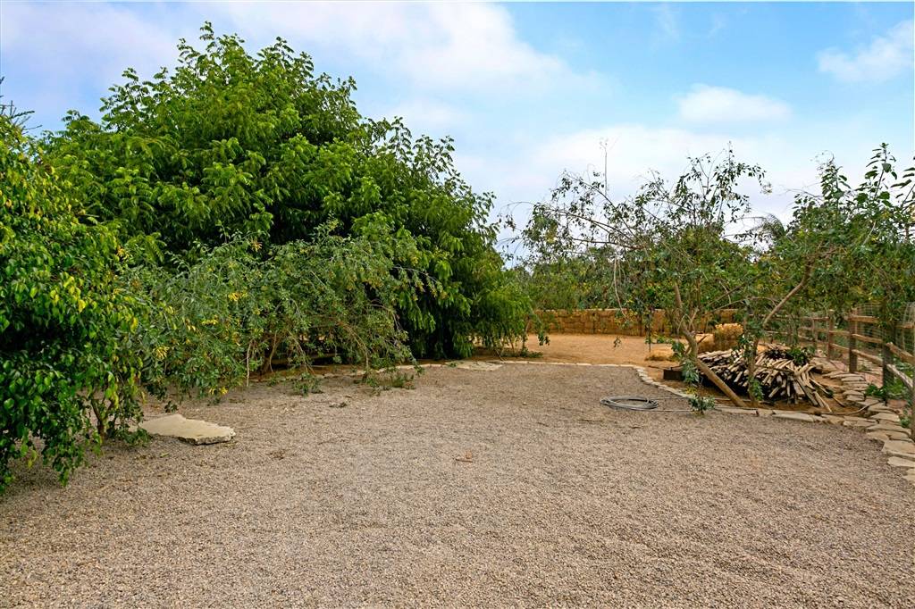 Encinitas, CA 92024,1691 CREST DRIVE