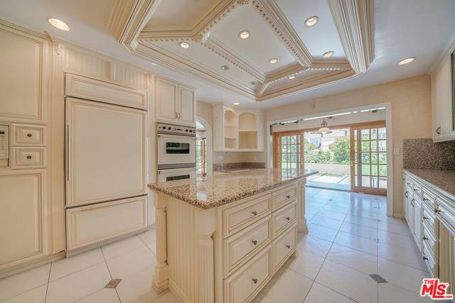 512 N CAMDEN DR, Beverly Hills, CA 90210