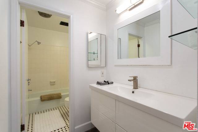 Los Angeles, CA 90066,12735 CASWELL AVE #4