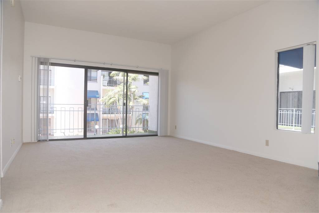 San Diego, CA 92122,8324 Regents Rd #2P