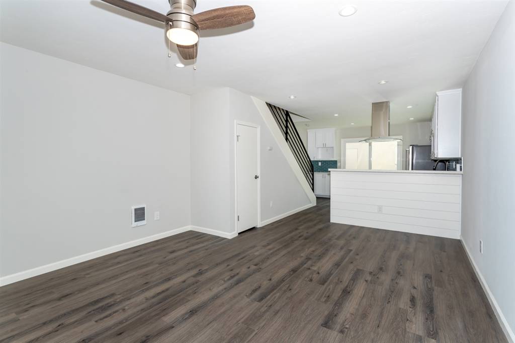San Diego, CA 92122,7966 Camino Huerta