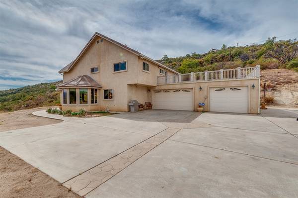 10194 Oak Grove Dr, Descanso, CA 91916