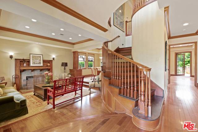 Pacific Palisades, CA 90272,17062 BOLLINGER DR