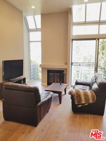 Encino, CA 91316,5151 BALBOA BLVD #303