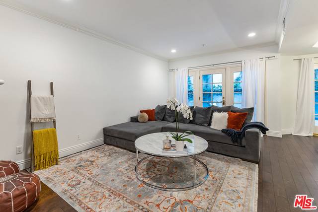 Los Angeles, CA 90025,2025 S BEVERLY GLEN #1B