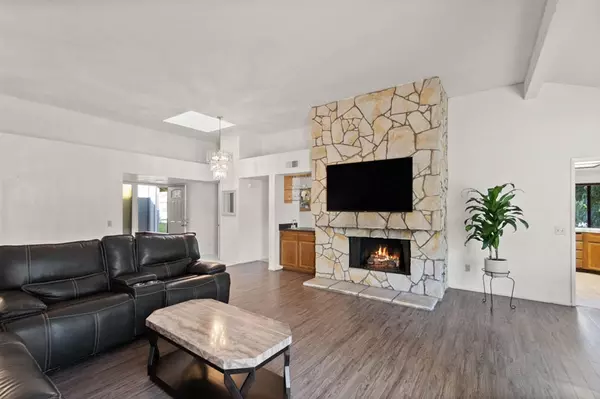 Carlsbad, CA 92008,2893 Woodridge Cir