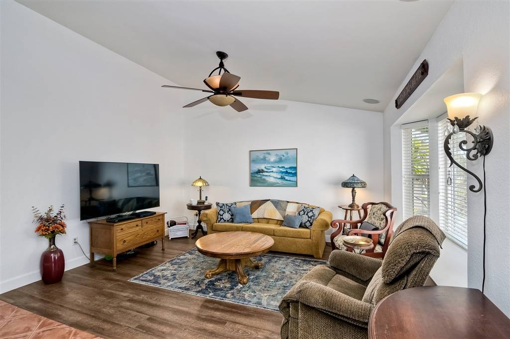 Vista, CA 92083,1532 Olive Ave