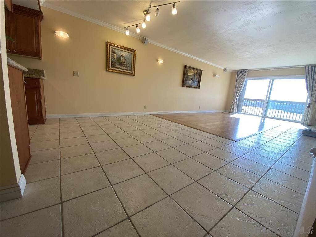 2475 Jefferson St #402, Carlsbad, CA 92008