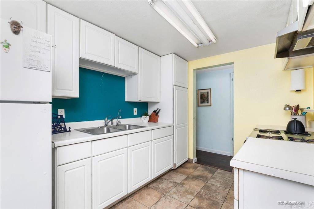Vista, CA 92084,1622 Manor Dr