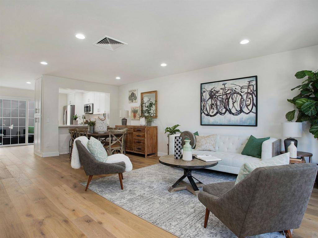 La Jolla, CA 92037,8614 Villa La Jolla Drive #3