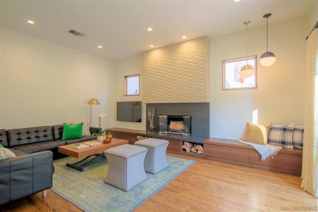 7363 Fay Ave, La Jolla, CA 92037