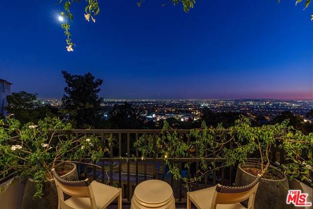 Los Angeles, CA 90069,8170 LAUREL VIEW DR